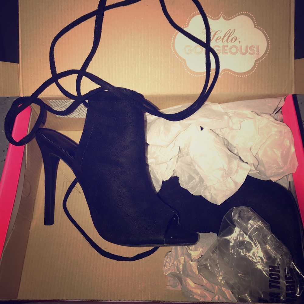 Size 8 lace up heels